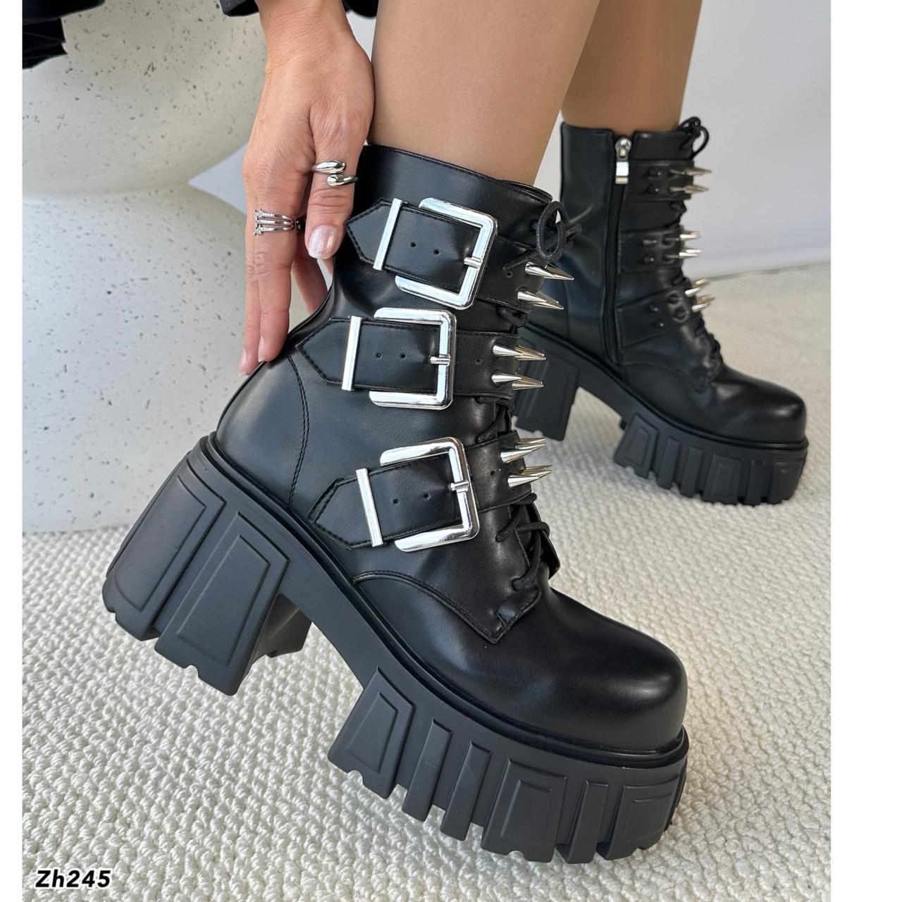 Botin negro detalle correas taches plateado tacon 8cm suela 5cm HX2981B-B9368B